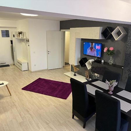 Airport Apartment 70 Squared Meters Otopeni Exterior foto